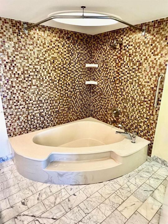 出租: $3,750 (2 贝兹, 2 浴室, 1268 平方英尺)