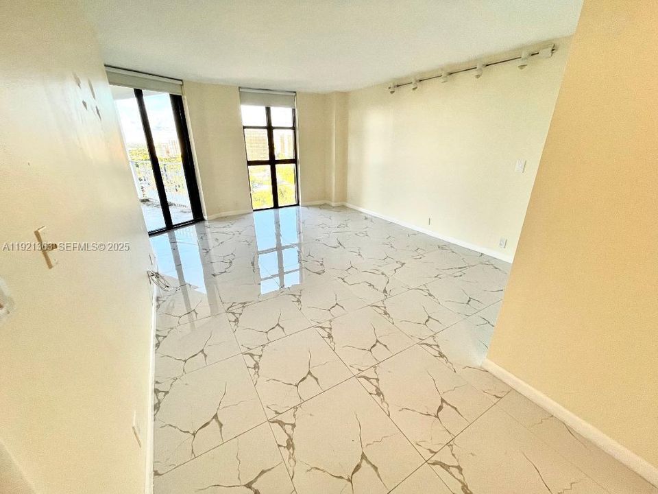 出租: $3,750 (2 贝兹, 2 浴室, 1268 平方英尺)