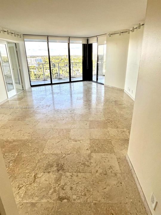 出租: $3,750 (2 贝兹, 2 浴室, 1268 平方英尺)