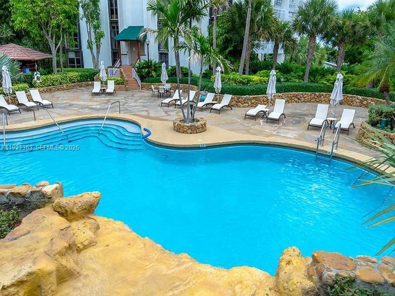 出租: $3,750 (2 贝兹, 2 浴室, 1268 平方英尺)