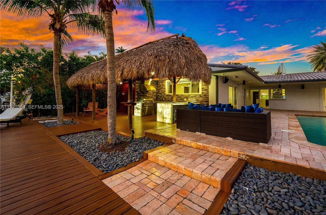 待售: $3,087,000 (3 贝兹, 3 浴室, 2295 平方英尺)