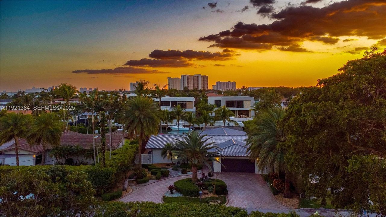 На продажу: $3,087,000 (3 спален, 3 ванн, 2295 Квадратных фут)