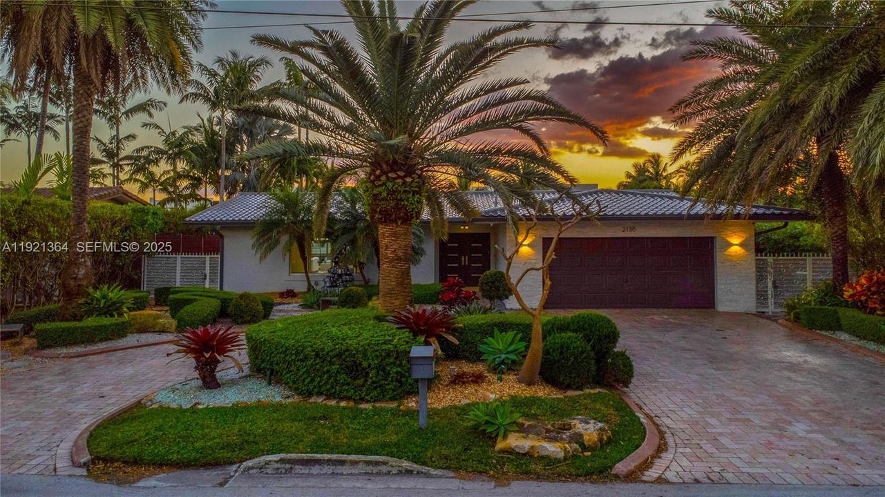 待售: $3,087,000 (3 贝兹, 3 浴室, 2295 平方英尺)