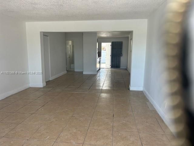 For Rent: $2,850 (4 beds, 1 baths, 1070 Square Feet)