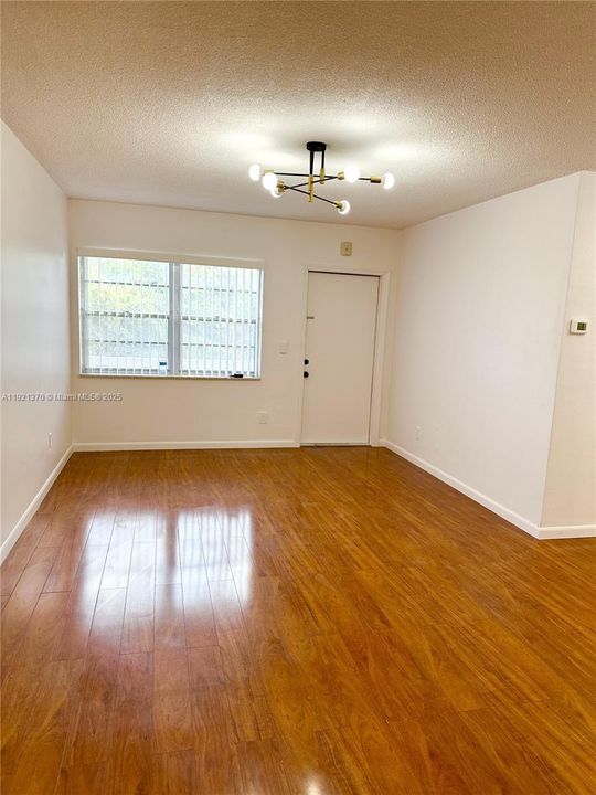For Rent: $1,799 (1 beds, 1 baths, 640 Square Feet)