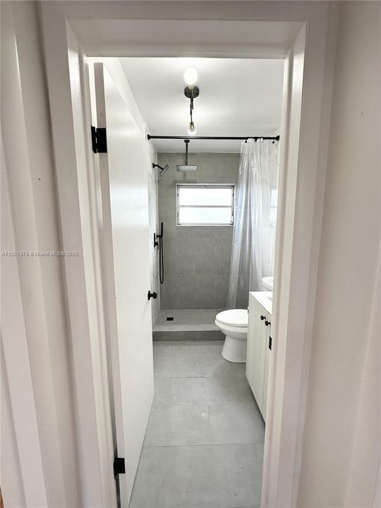 For Rent: $1,799 (1 beds, 1 baths, 640 Square Feet)