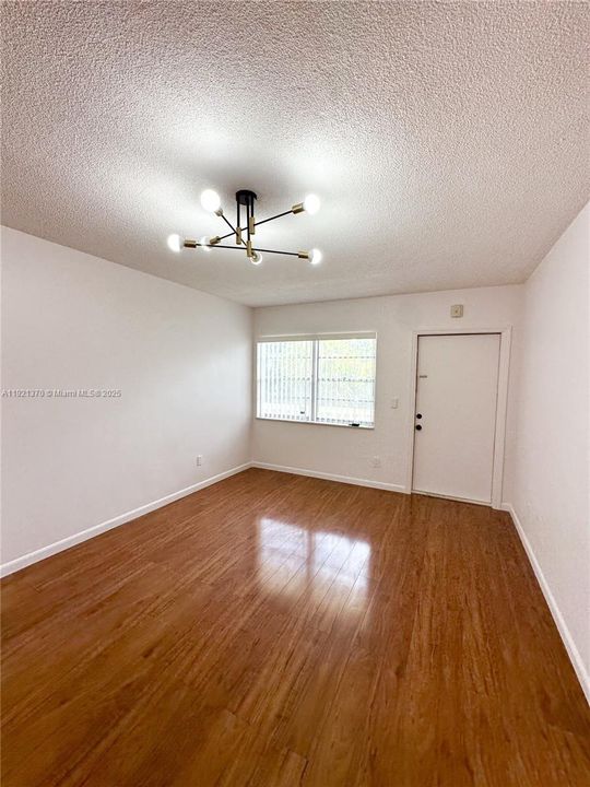 For Rent: $1,799 (1 beds, 1 baths, 640 Square Feet)