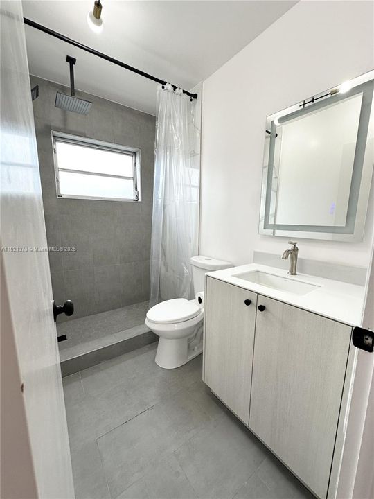 For Rent: $1,799 (1 beds, 1 baths, 640 Square Feet)