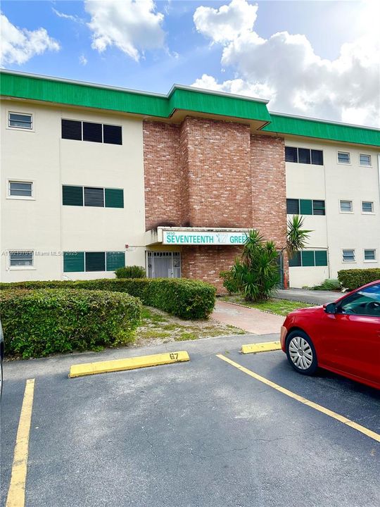 For Rent: $1,799 (1 beds, 1 baths, 640 Square Feet)