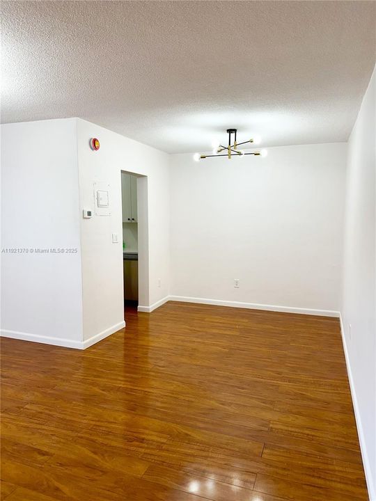 For Rent: $1,799 (1 beds, 1 baths, 640 Square Feet)