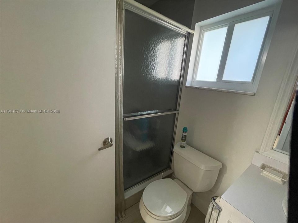 QUEST BATHROOM & SHOWER