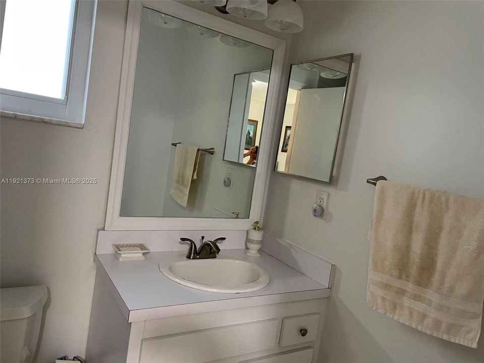 GUEST BATHROOM & SHOWER