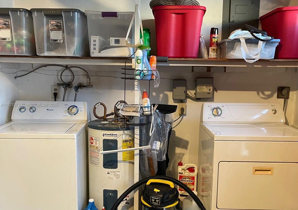 WASHER & DRYER HOTWATER HEATER