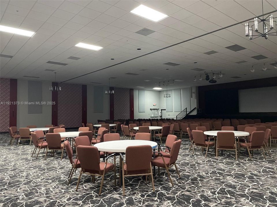 AUDITORIUM FOR PARTIES