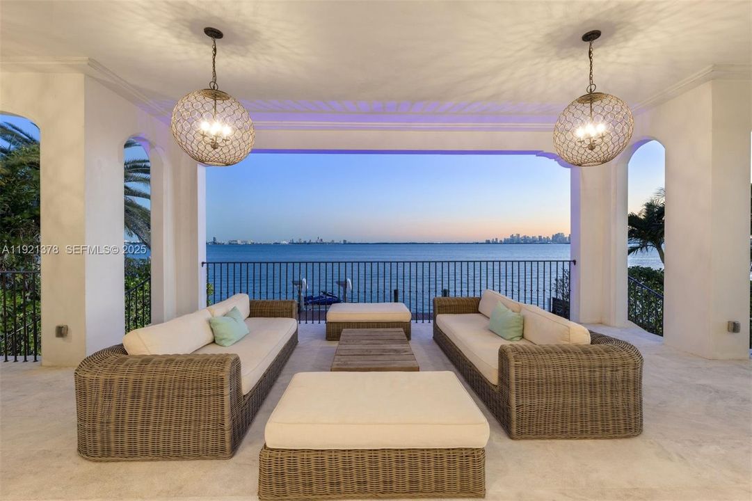 En Venta: $11,800,000 (6 camas, 6 baños, 6816 Pies cuadrados)