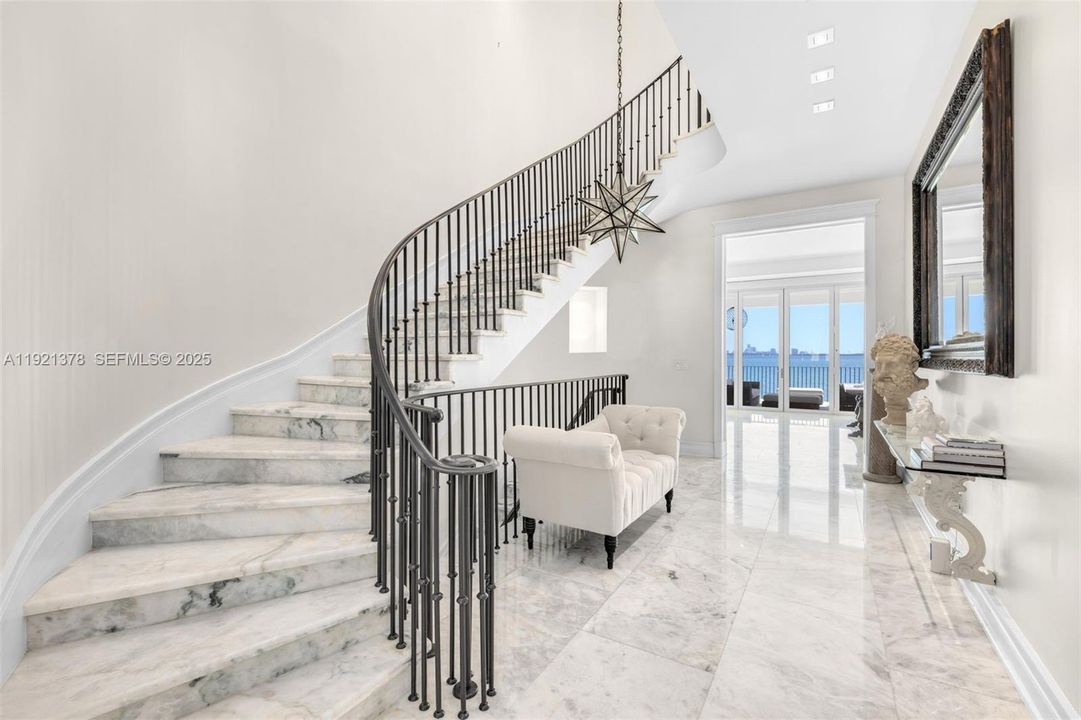 En Venta: $11,800,000 (6 camas, 6 baños, 6816 Pies cuadrados)