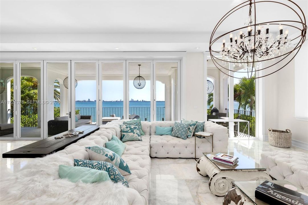 En Venta: $11,800,000 (6 camas, 6 baños, 6816 Pies cuadrados)