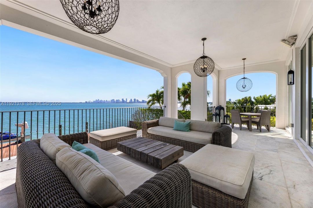 En Venta: $11,800,000 (6 camas, 6 baños, 6816 Pies cuadrados)