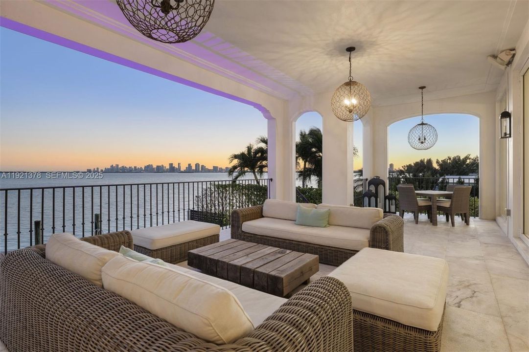 En Venta: $11,800,000 (6 camas, 6 baños, 6816 Pies cuadrados)