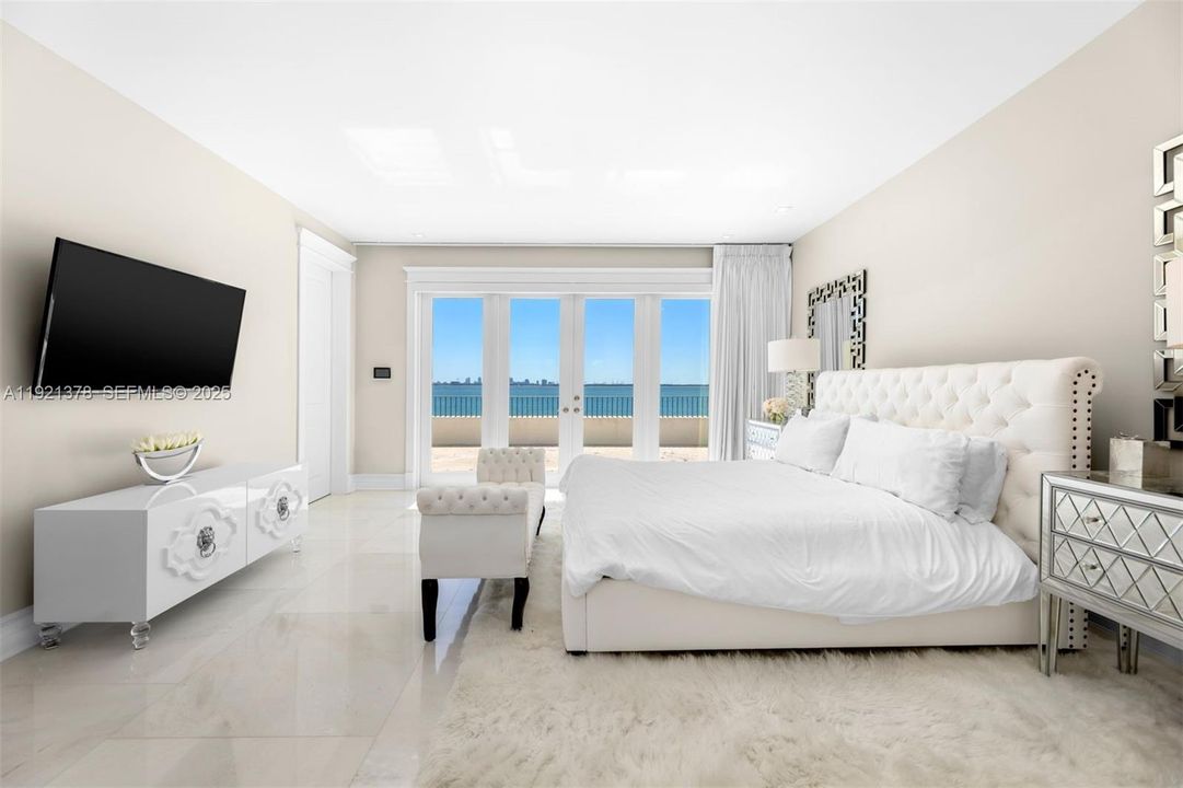 En Venta: $11,800,000 (6 camas, 6 baños, 6816 Pies cuadrados)