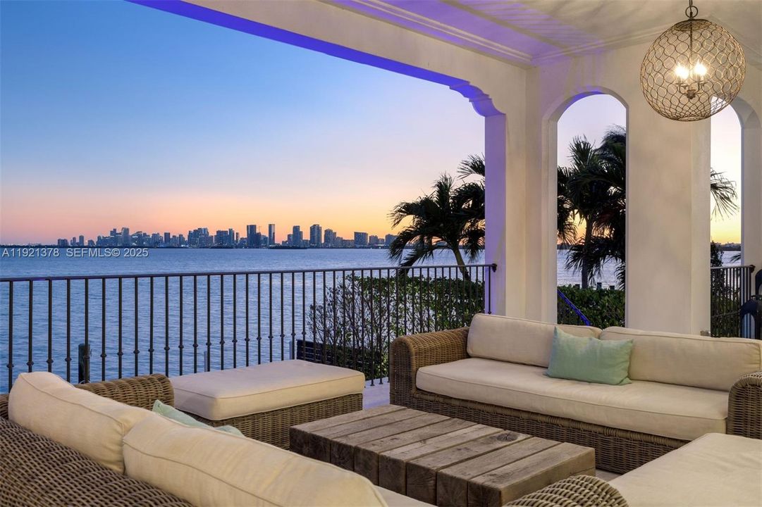 En Venta: $11,800,000 (6 camas, 6 baños, 6816 Pies cuadrados)