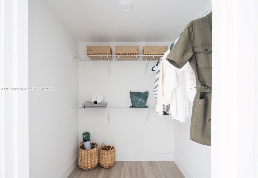 For Rent: $2,526 (1 beds, 1 baths, 801 Square Feet)