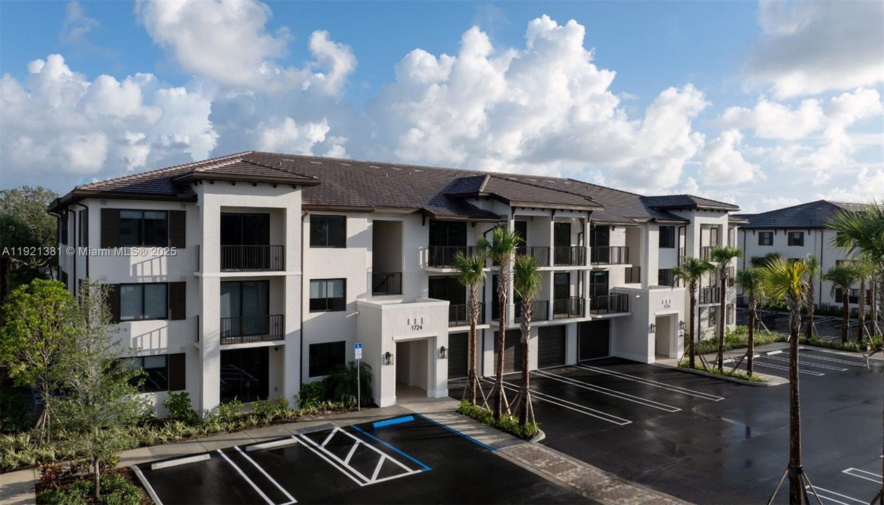 For Rent: $2,526 (1 beds, 1 baths, 801 Square Feet)