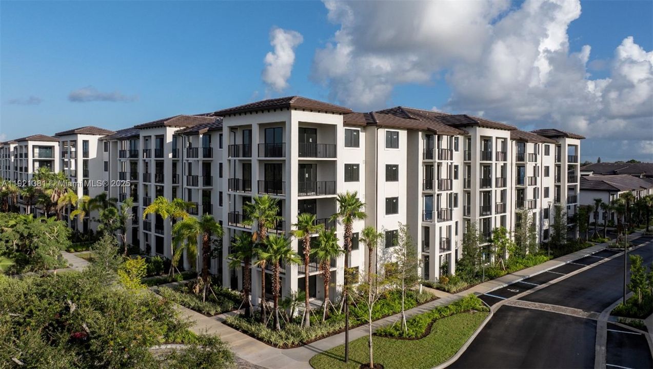 For Rent: $2,526 (1 beds, 1 baths, 801 Square Feet)