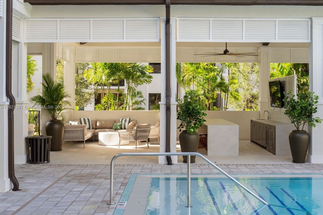 For Rent: $2,526 (1 beds, 1 baths, 801 Square Feet)