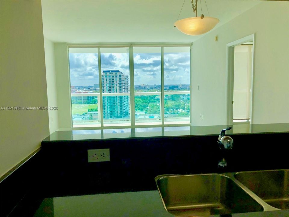 For Rent: $3,900 (2 beds, 2 baths, 1144 Square Feet)