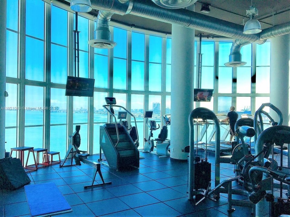 For Rent: $3,900 (2 beds, 2 baths, 1144 Square Feet)