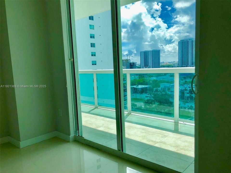 For Rent: $3,900 (2 beds, 2 baths, 1144 Square Feet)