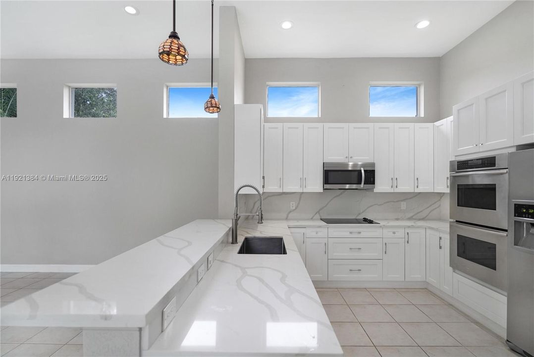 En Renta: $6,900 (4 camas, 3 baños, 3248 Pies cuadrados)