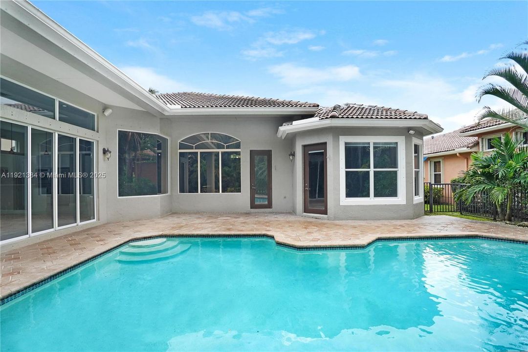 En Renta: $6,900 (4 camas, 3 baños, 3248 Pies cuadrados)