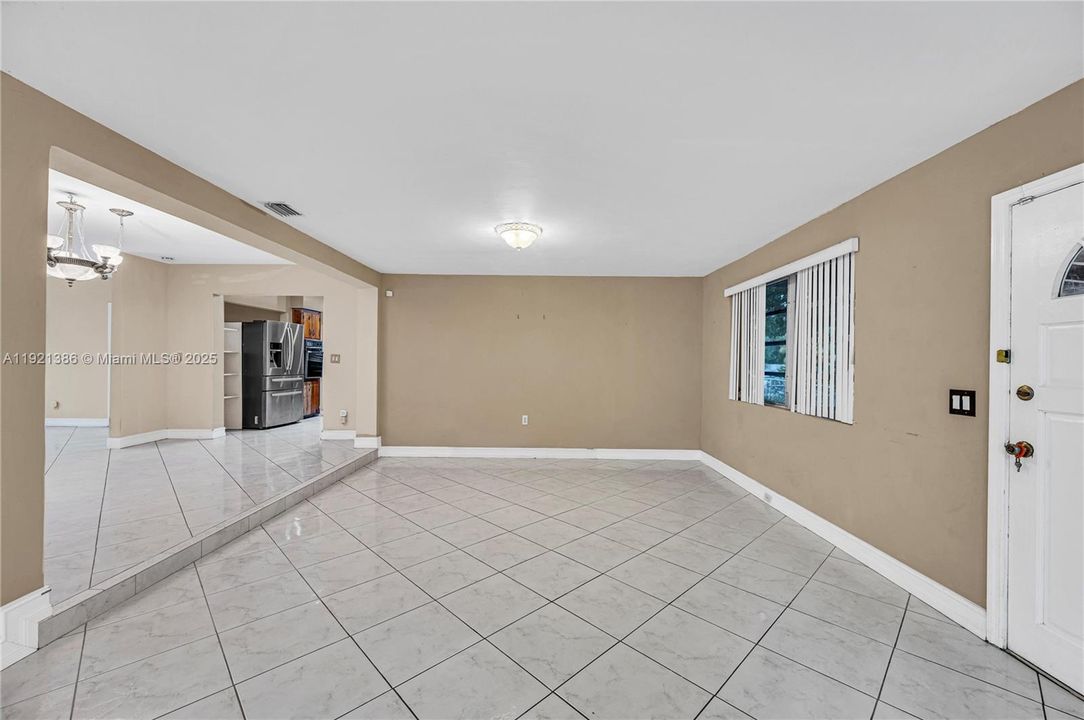 En Venta: $495,000 (3 camas, 2 baños, 1861 Pies cuadrados)