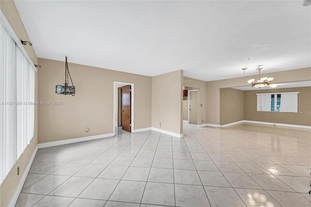 En Venta: $495,000 (3 camas, 2 baños, 1861 Pies cuadrados)