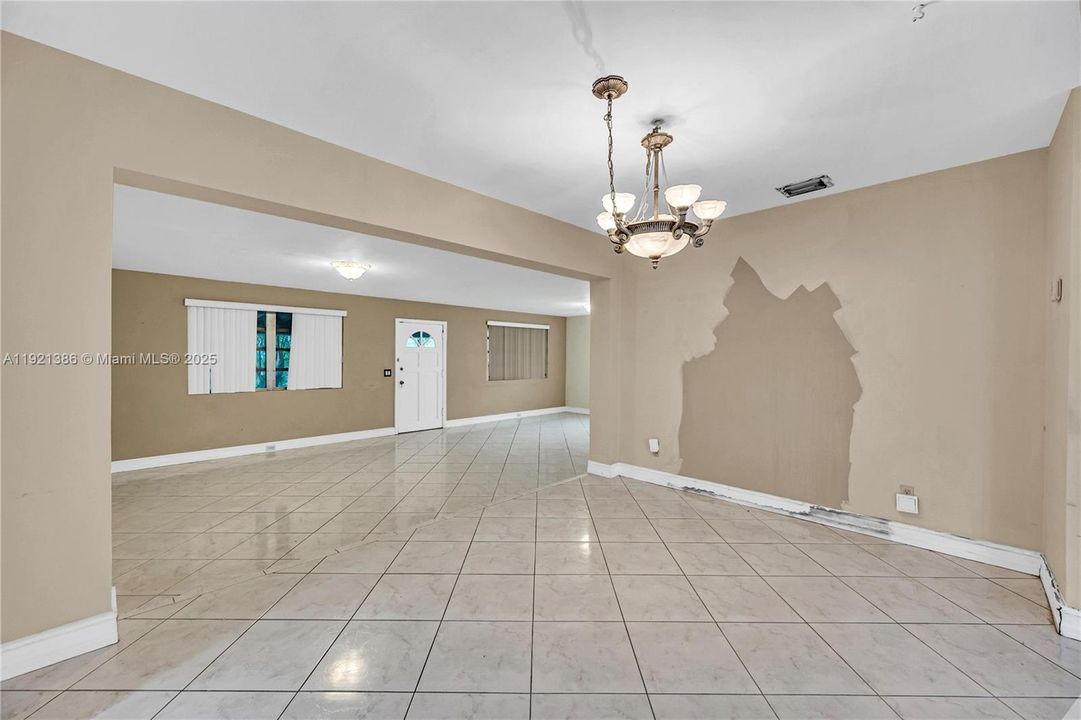 En Venta: $495,000 (3 camas, 2 baños, 1861 Pies cuadrados)