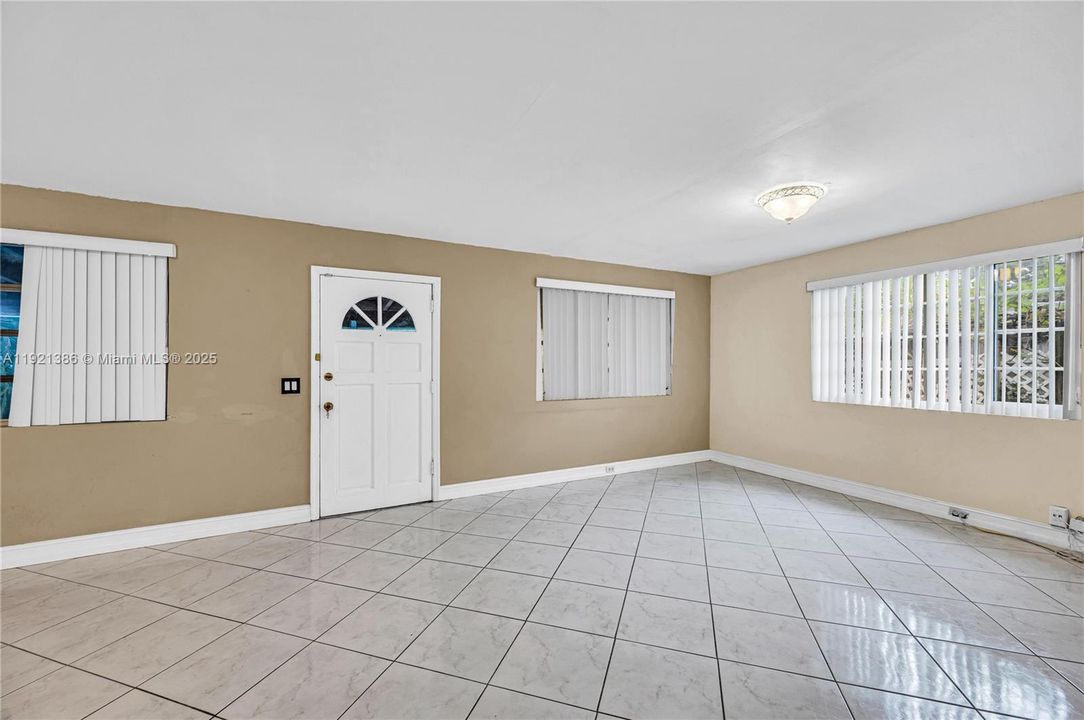 En Venta: $495,000 (3 camas, 2 baños, 1861 Pies cuadrados)