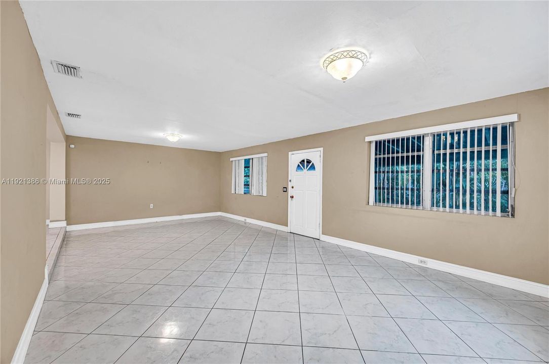 En Venta: $495,000 (3 camas, 2 baños, 1861 Pies cuadrados)