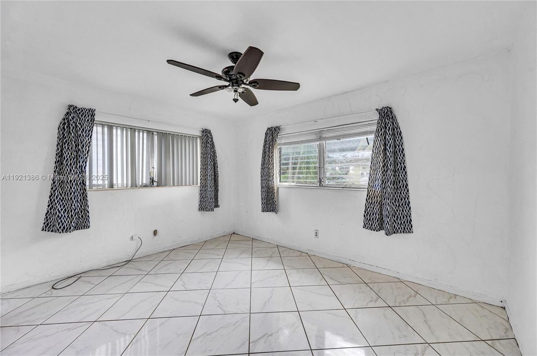 En Venta: $495,000 (3 camas, 2 baños, 1861 Pies cuadrados)