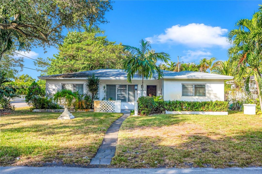 En Venta: $495,000 (3 camas, 2 baños, 1861 Pies cuadrados)