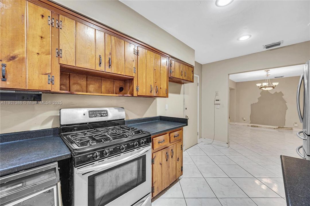 En Venta: $495,000 (3 camas, 2 baños, 1861 Pies cuadrados)