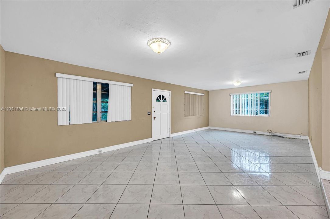 En Venta: $495,000 (3 camas, 2 baños, 1861 Pies cuadrados)