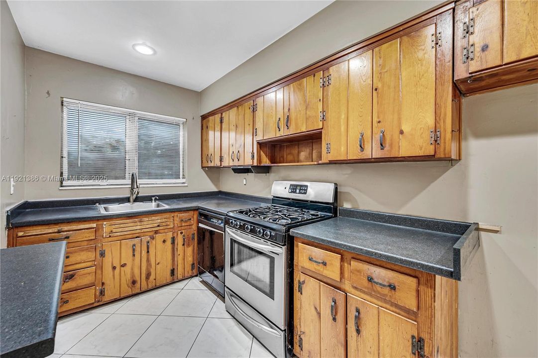 En Venta: $495,000 (3 camas, 2 baños, 1861 Pies cuadrados)