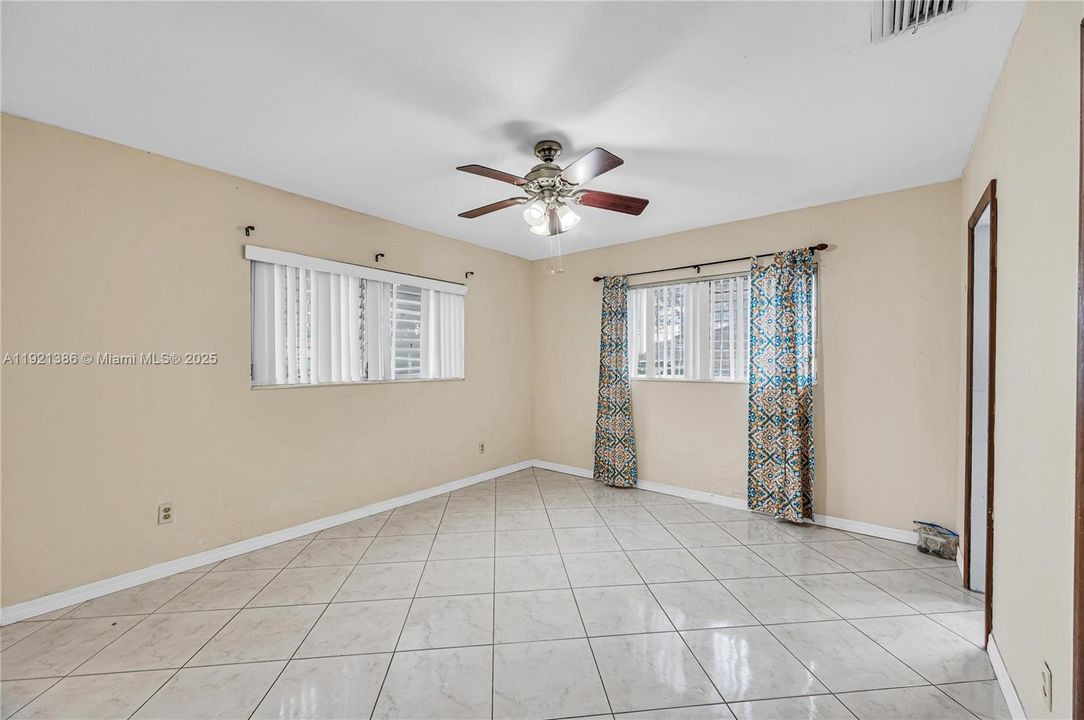 En Venta: $495,000 (3 camas, 2 baños, 1861 Pies cuadrados)