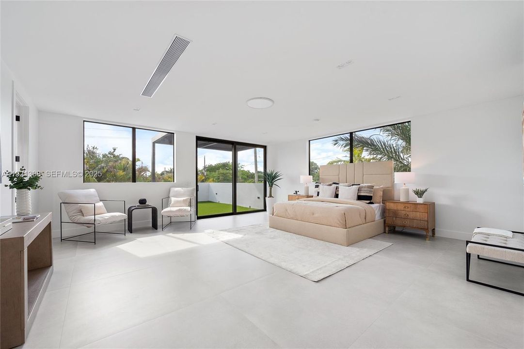 For Sale: $3,395,000 (5 beds, 5 baths, 4008 Square Feet)