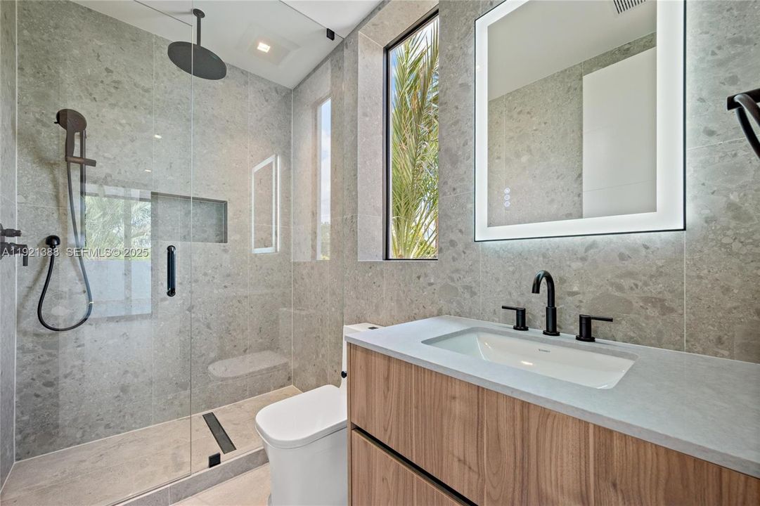 For Sale: $3,395,000 (5 beds, 5 baths, 4008 Square Feet)