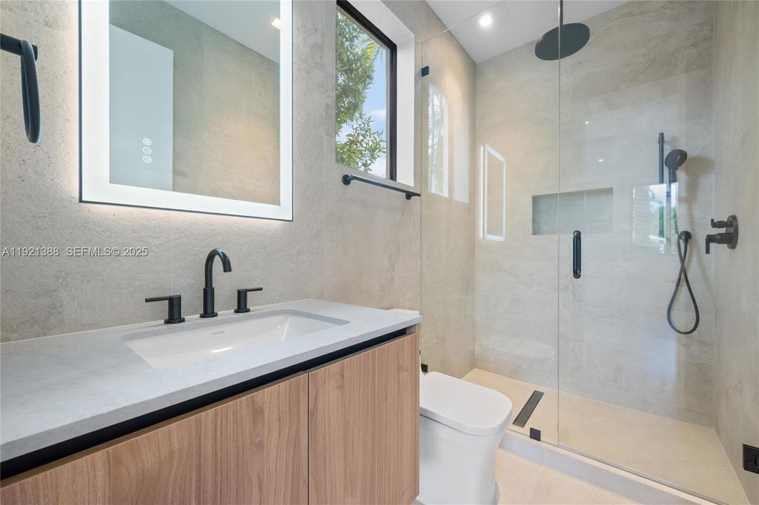 For Sale: $3,395,000 (5 beds, 5 baths, 4008 Square Feet)