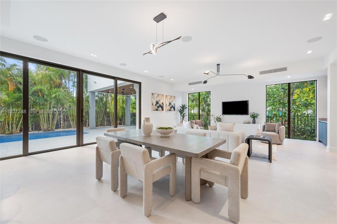 For Sale: $3,395,000 (5 beds, 5 baths, 4008 Square Feet)