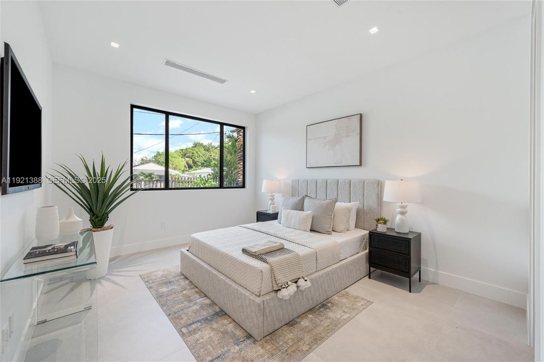 For Sale: $3,395,000 (5 beds, 5 baths, 4008 Square Feet)